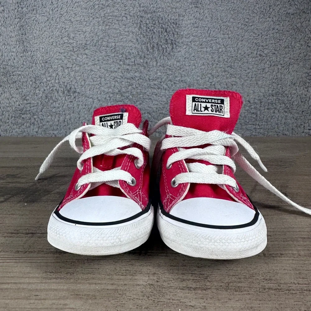 Converse Chuck Taylor All Star Infant Size 8 Red Low Top Canvas Sneakers 7J236